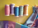 Bobines de fil de laine mérinos pour le tissage d'une écharppe, , stage de tissage à ADN Laine 71220 Pressy Sous Dondin, en Sud Bourgogne