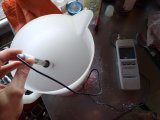 Prendre le pH du lait de chaux pour l'extraction de l'indigo des feuilles de pastel des teinturiers (isaatis tinctoria) inture végétale, stage extraction du pigment indigo à ADN Laine 71220 Pressy sous dondin en sud bourgogne 