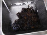Lavage de laine en suin, toison de Brebis Noire du Velay, formation tri des toisons et lavage de laine de brebis à ADN Laine 71220 Pressy sous dondin, en sud Bourgogne