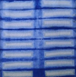 shibori, pliage tye dye, motif rectangle dans une cuve d'indigo naturel, stage indigo à ADN Laine 71220 Pressy sous dondin en sud bourgogne 