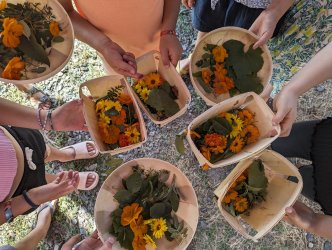 atelier tataki-zome avec les enfants à ADN Laine 71220 Pressy sous Dondin en Bourgogne du sud