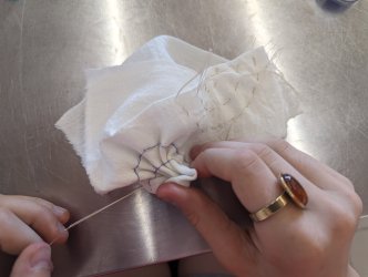 Atelier Shibori et indigo naturel à ADN Laine 71220 Pressy-sous-Dondin en Bourgogne du Sud 