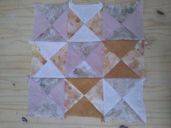 Patchwork à partir de tissus teints en teinture végétale, Stage Teinture végétale, ADN Laine 71220 pressy sous dondin, en Bourgogne du Sud