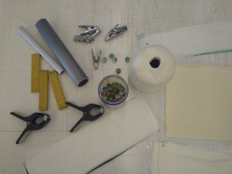 Materiel pour shibori, ligatures et pliages, stage indigo à ADN Laine 71220 Pressy sous dondin en sud bourgogne 